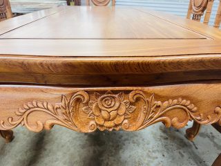 Mẫu bàn ăn hoàng gia 8 ghế louis cổ điển gỗ hương đá (Chị Nhi, Long Biên) 14 yếm ghế louis hoa hồng lá tây