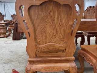 mặt sau lưng ghế