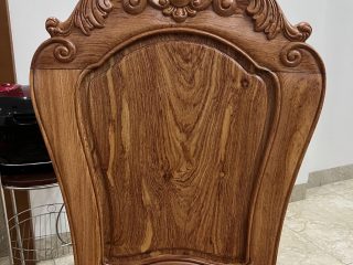 mặt trước lưng tựa của ghế