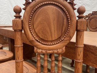 lưng ghế louis đồng hồ