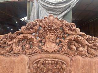 chương ghế đục giỏ hoa hồng